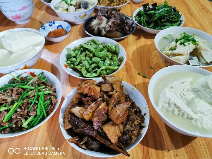 午餐还没有消化,晚餐就来了,乡村人家就是如此热情厚道.